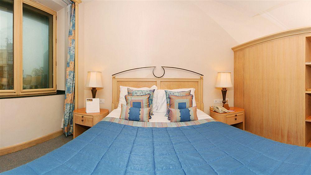 兰花酒店 孟买 外观 照片 A bedroom at the hotel