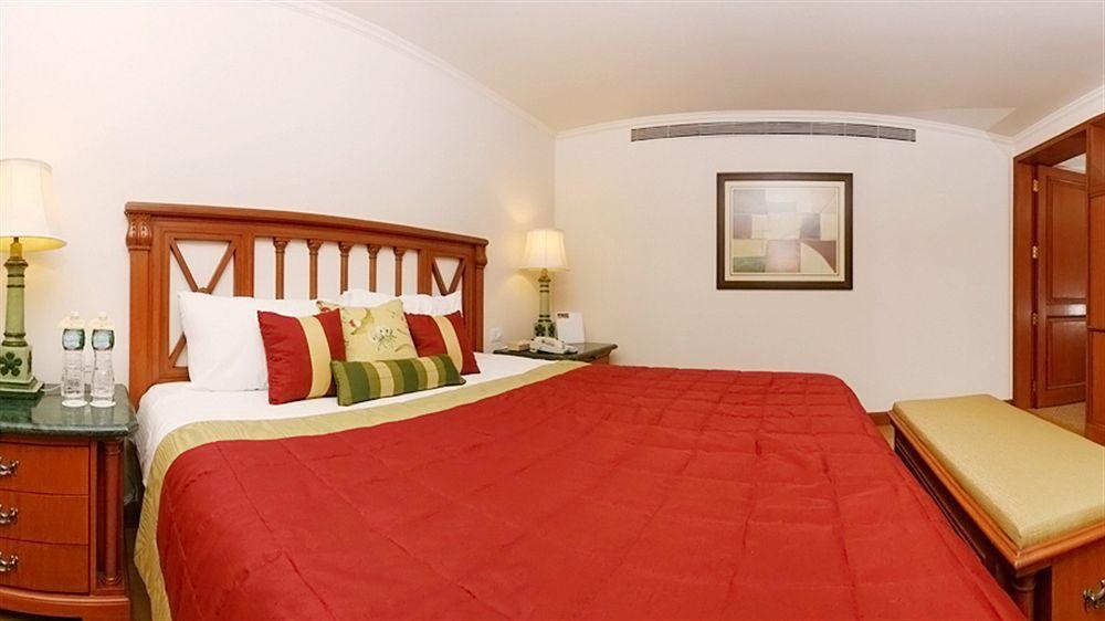兰花酒店 孟买 外观 照片 A room at the hotel