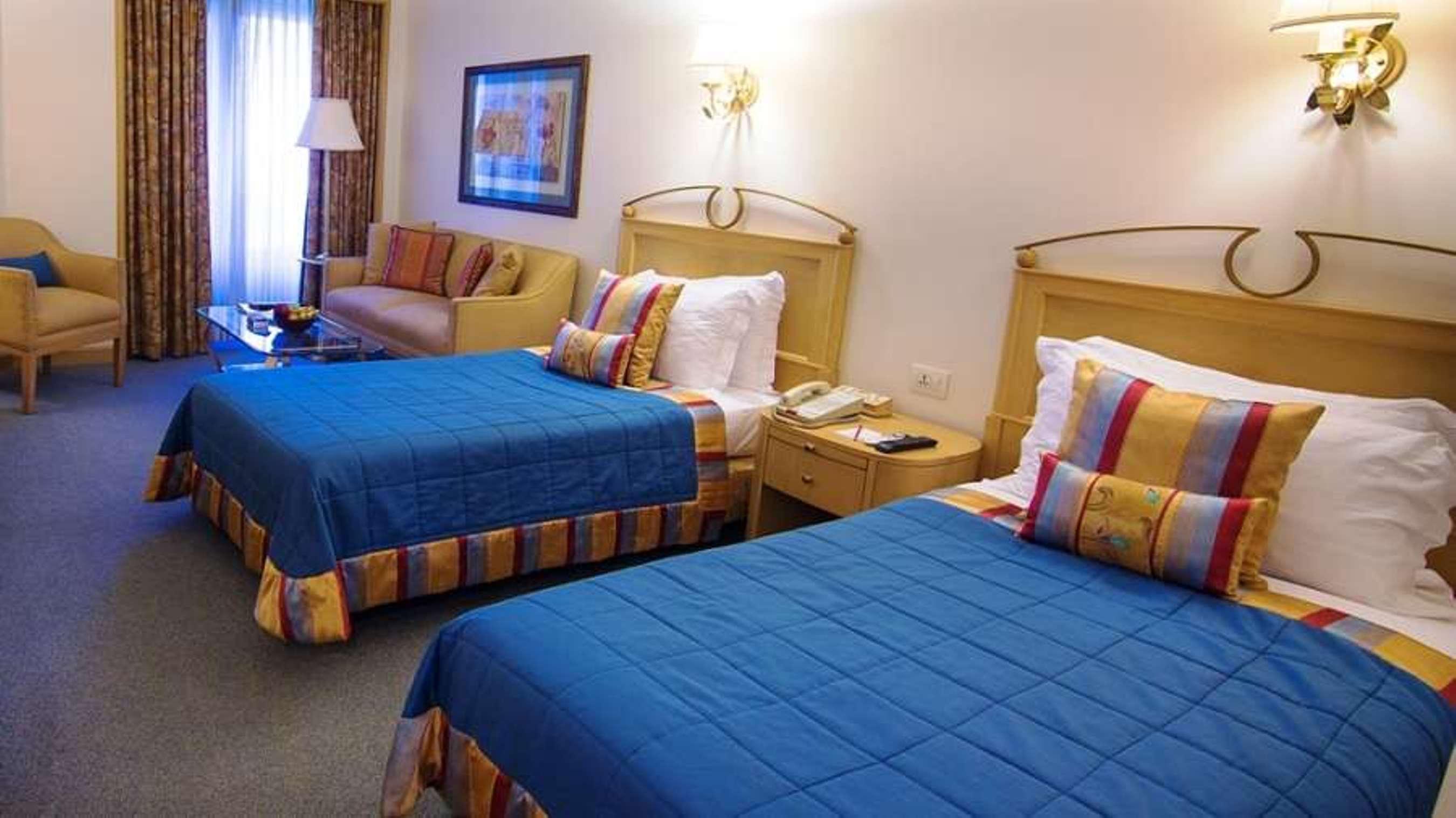 兰花酒店 孟买 外观 照片 A typical room at the Disney's Hilton Anaheim