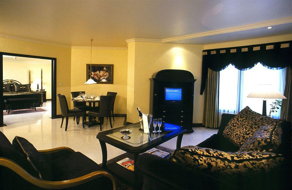 兰花酒店 孟买 外观 照片 A suite at the Taj Mahal Palace, Mumbai