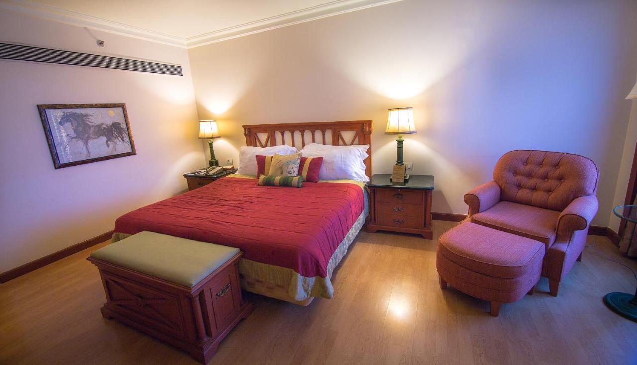 兰花酒店 孟买 外观 照片 A bedroom at the Taj Bengal