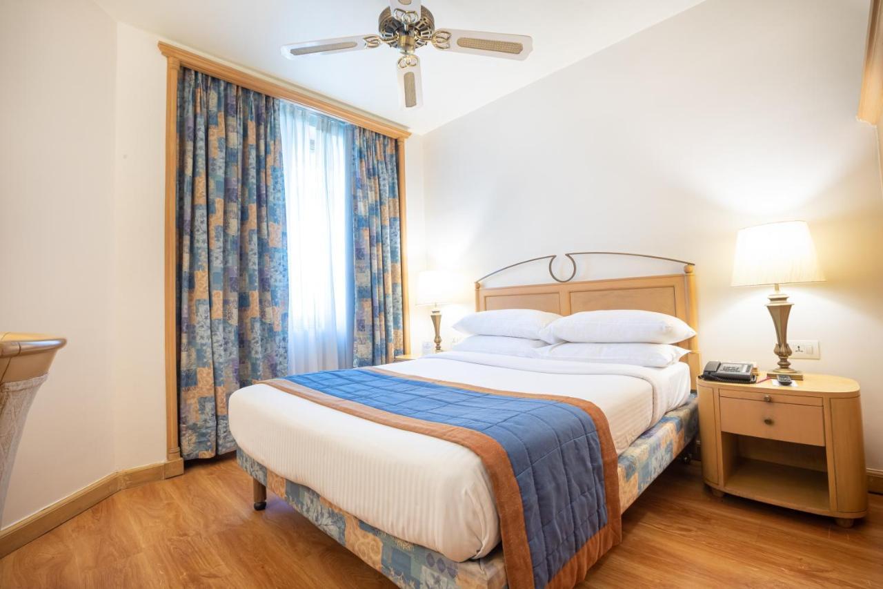 兰花酒店 孟买 外观 照片 A bedroom at the hotel