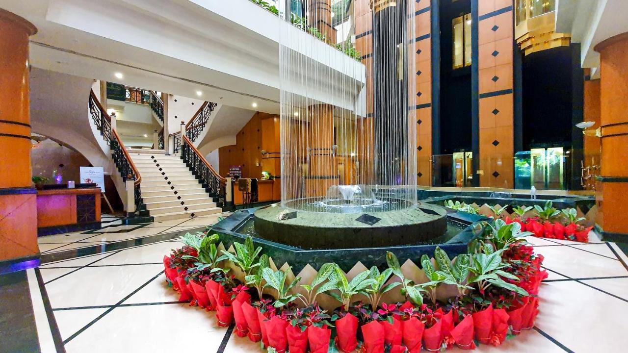 兰花酒店 孟买 外观 照片 Fountain at the lobby