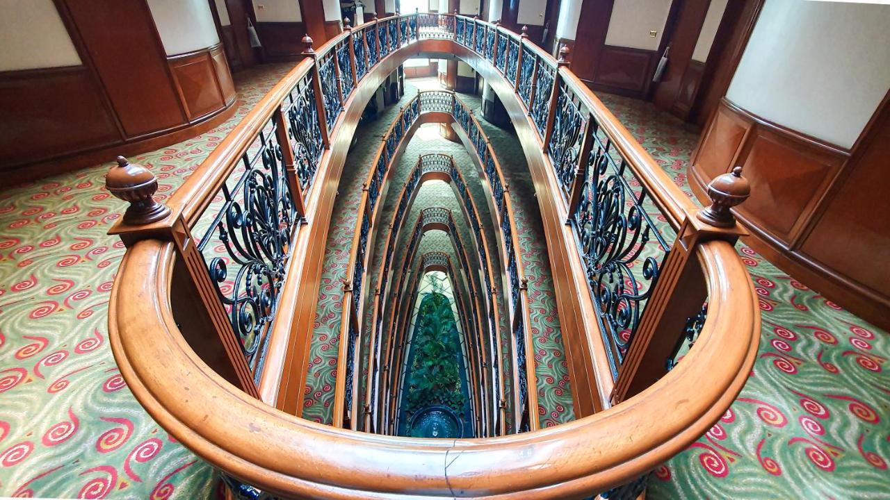 兰花酒店 孟买 外观 照片 The staircase